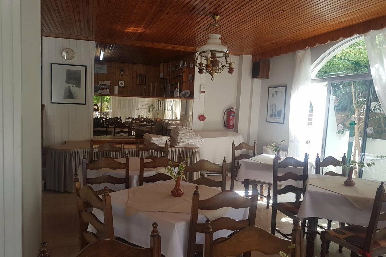 Hotel Karis